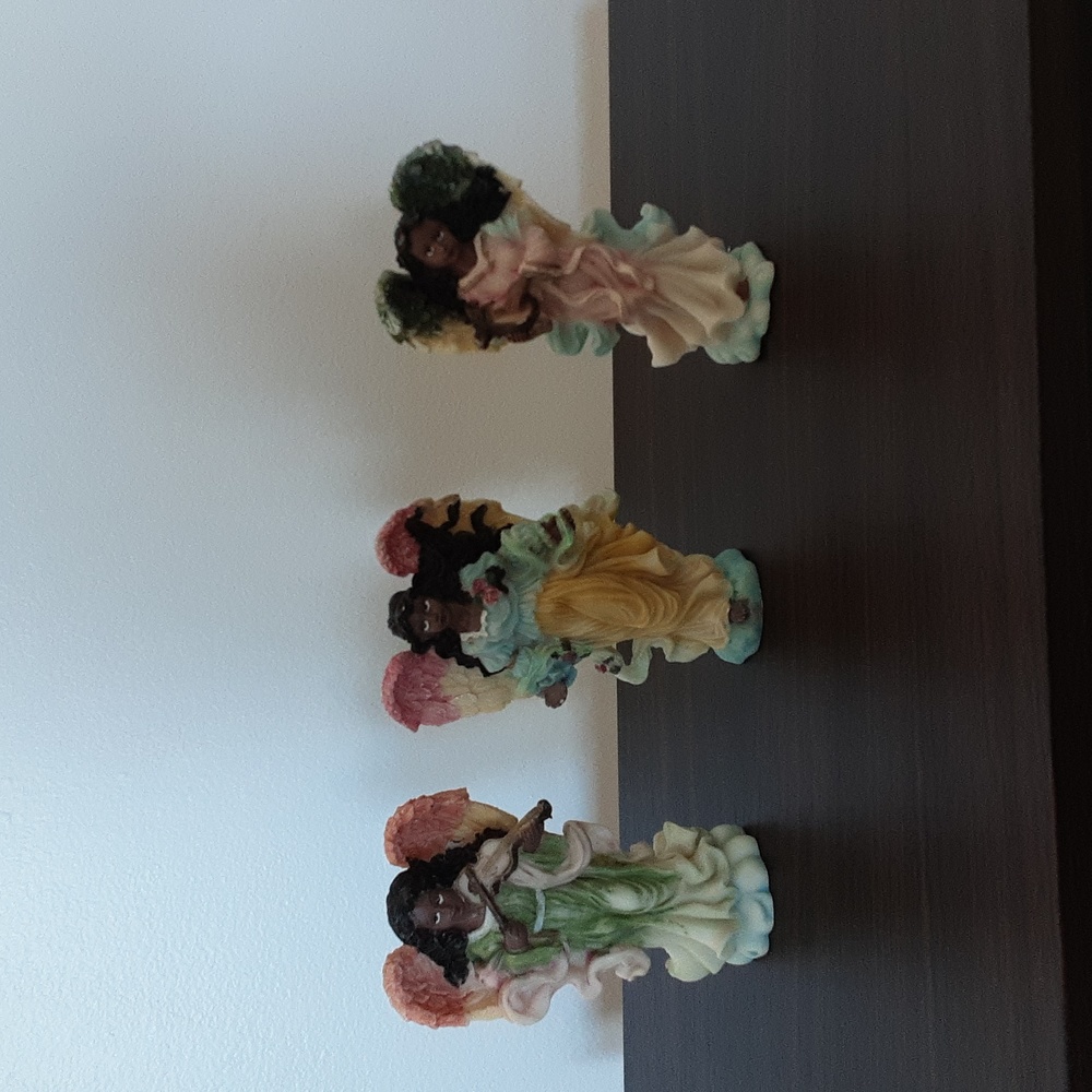 3 angels figurines